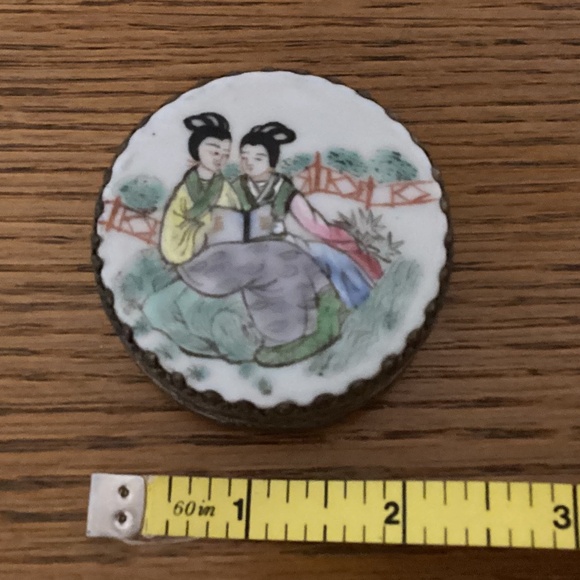 Vintage silver plated small porcelain trinket box - Picture 2 of 6